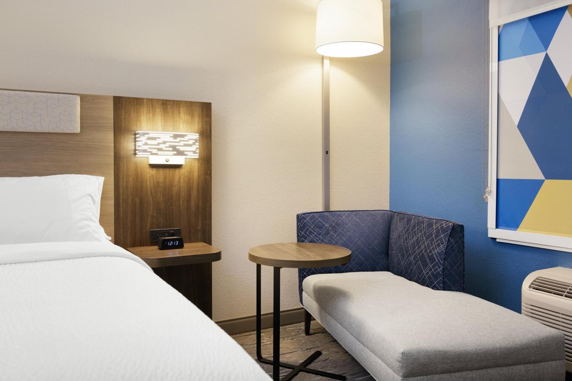 Holiday Inn Express Hotel & Suites Manchester - Airport By Ihg Bagian luar foto