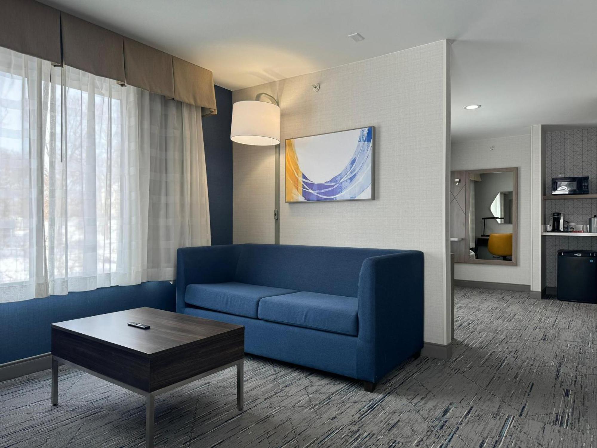 Holiday Inn Express Hotel & Suites Manchester - Airport By Ihg Bagian luar foto